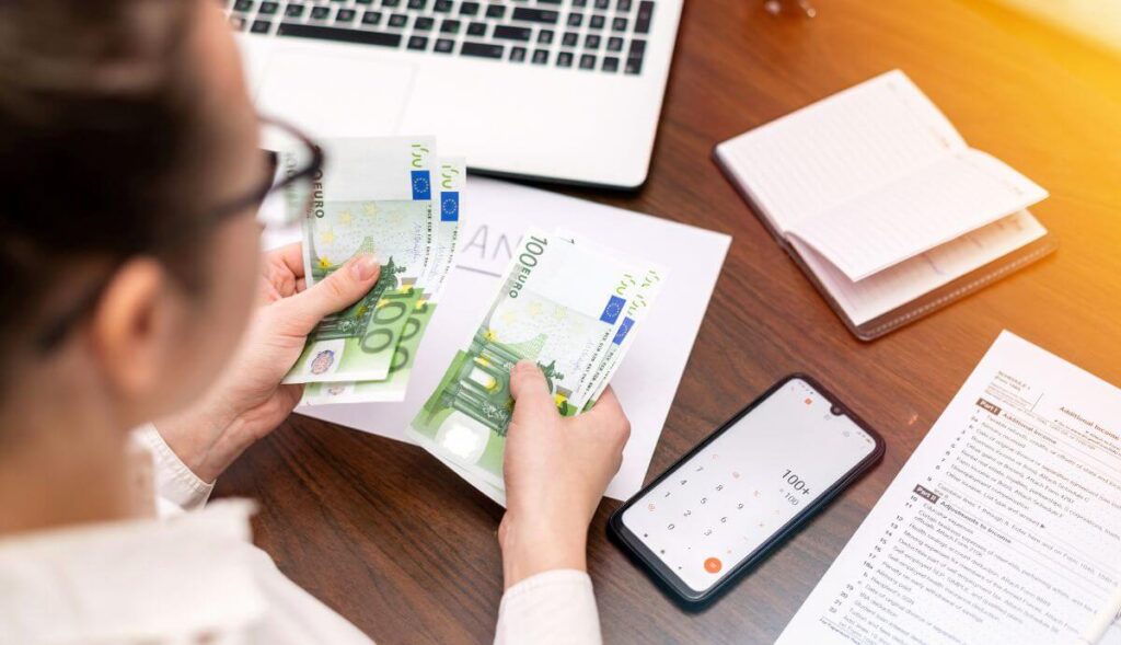 Como remunera os seus colaboradores não comerciais